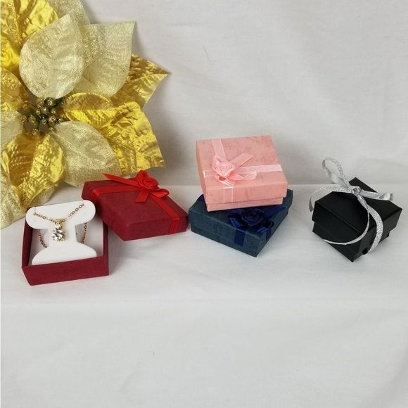 Sweetheart CZ stud earrings w/crystal. - Picture 4 of 4